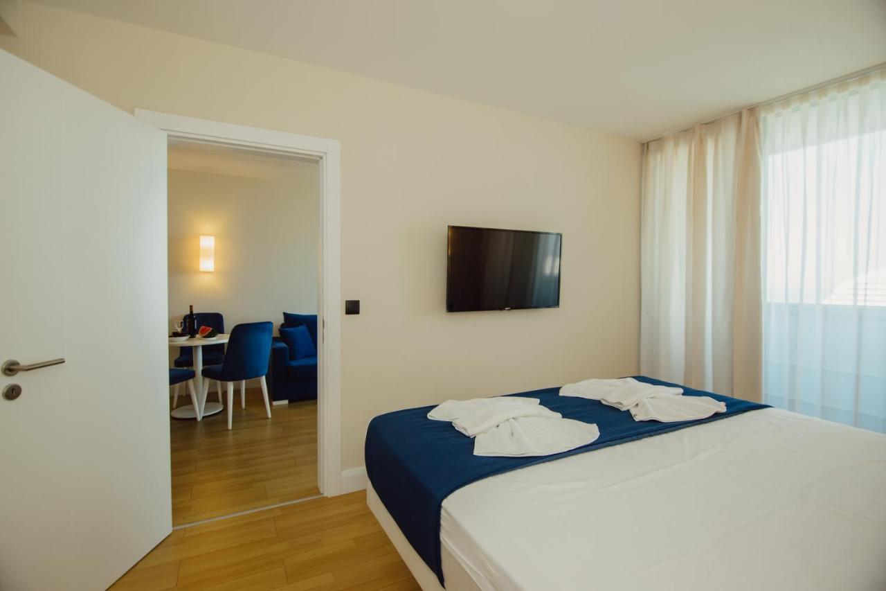V. Orbi City Apartment Батуми Екстериор снимка