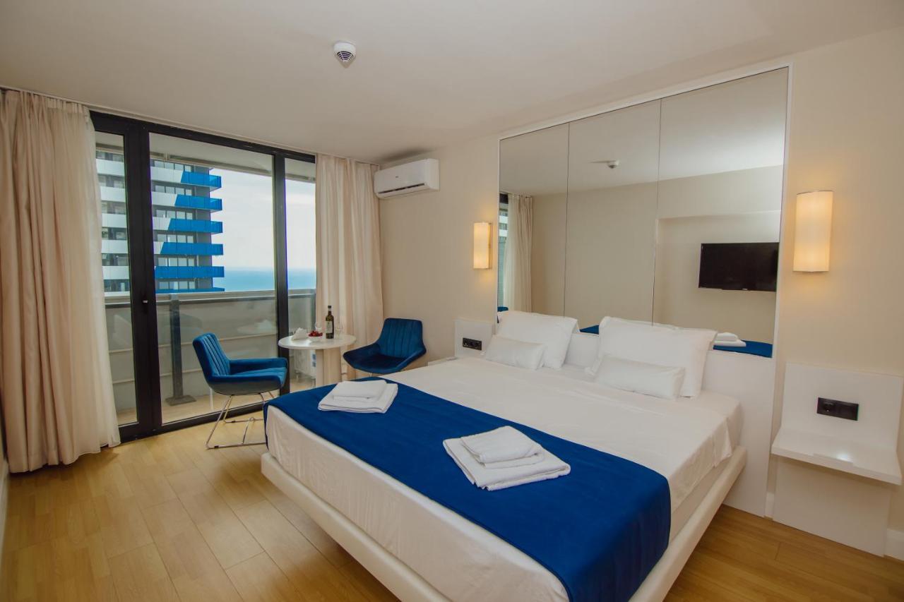 V. Orbi City Apartment Батуми Екстериор снимка