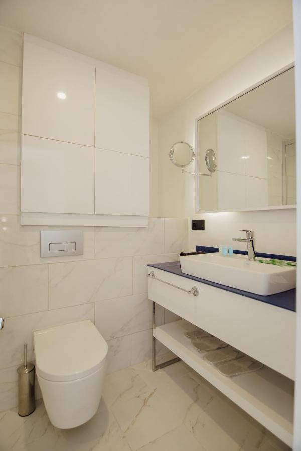 V. Orbi City Apartment Батуми Екстериор снимка