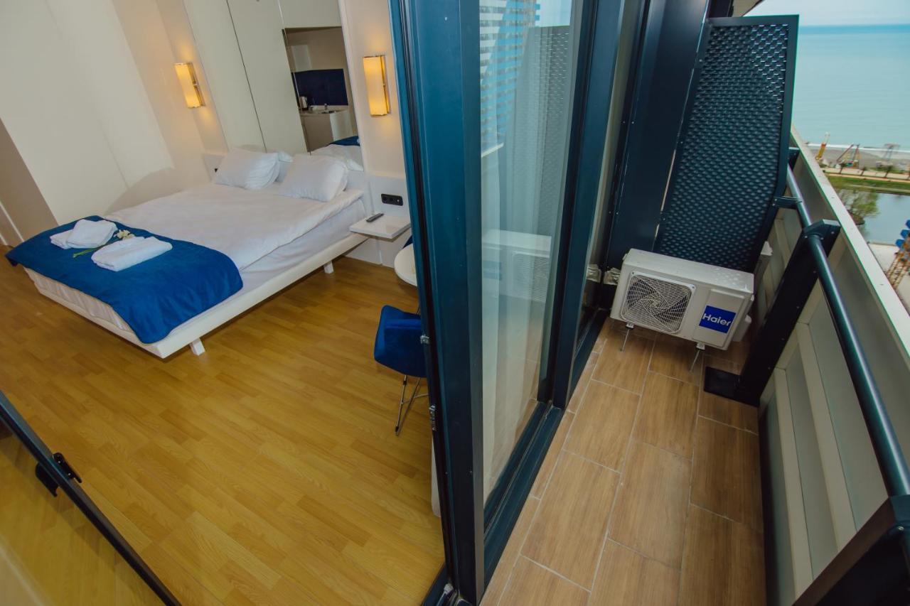 V. Orbi City Apartment Батуми Екстериор снимка